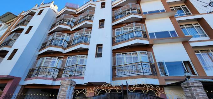 Holiday Hush Haven Hotel Shillong Exterior foto