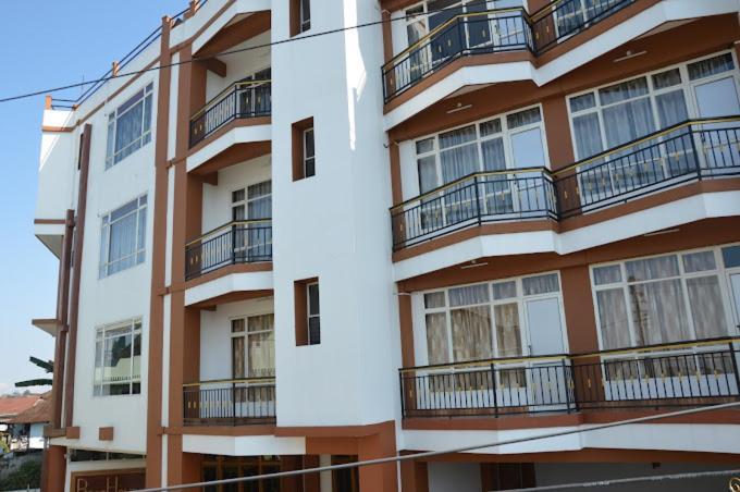 Holiday Hush Haven Hotel Shillong Exterior foto